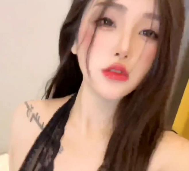 神级颜值主播《心甜》露脸一对一