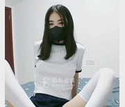 扣扣传媒-《锅锅酱》妹子白絲诱惑