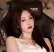 快手网红『轩子巨2兔』ASMR恋爱气息御姐音，黑白丝袜高能体验