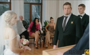 新郎出轨，新娘为报复，故意在婚礼上宾客面前和伴郎表演有尺度的游戏+[1V-987M]