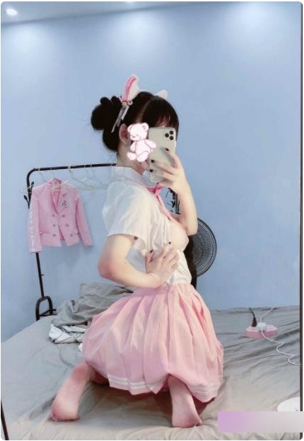 Twitter新晋超级人气超粉嫩甜美可爱小仙女（芊芊qianfff），可惜因为尺度太大被封号了[4V-308MB]