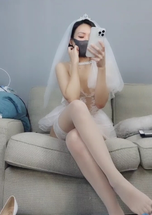 白丝高跟新娘陪宅男情难自禁那地方奇怪玩具287MB度盘1V百度秒传