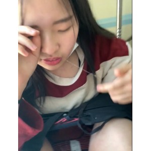 小美女在学校楼道内嘴艺时狂吐白沫百度盘