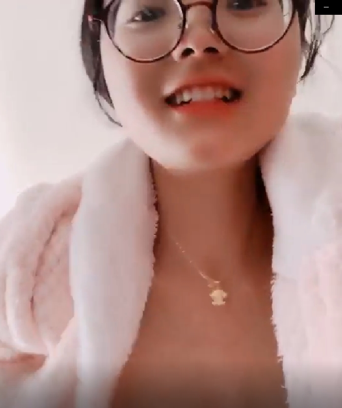 限时独家河源美女胡玉梅自拍大曝光！152P高清大片，仅限58V会员下载！