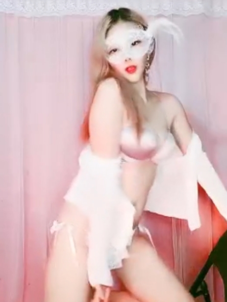 火辣艾米25V1.17G重磅有趣，让你欲火焚身！