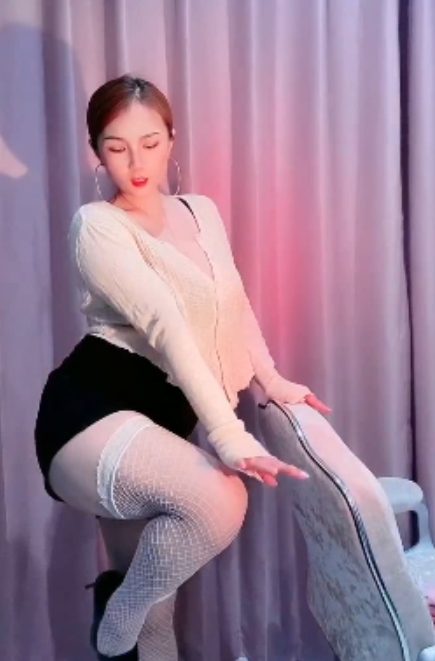 《性感小野猫快手依依sir8V143mb，百度盘独家放送，让你心动不已！》