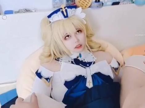 原神芭芭拉cosplay，可爱伪娘小舞酱的TS版本，肉身抵挡两位老哥的进攻
