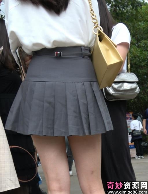 时尚街拍：服装妹子的最佳选择