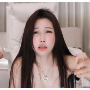 Peeggy-fun：人体喷泉直播，水龙弹惊艳花式，价格200代币