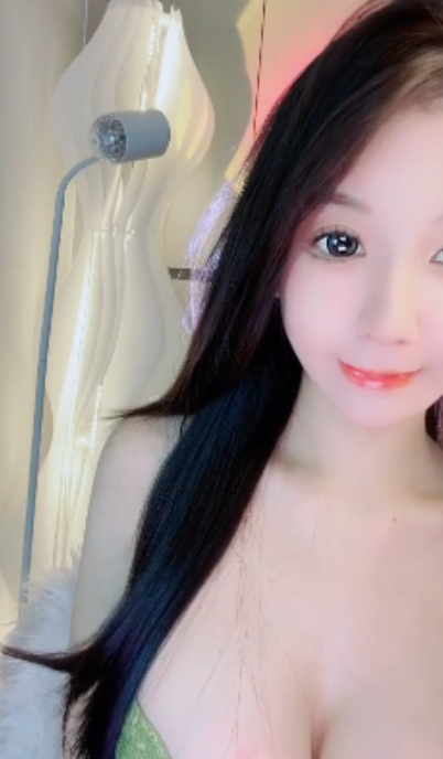 薇薇安大罩杯女神双道具感觉出水高清4小时