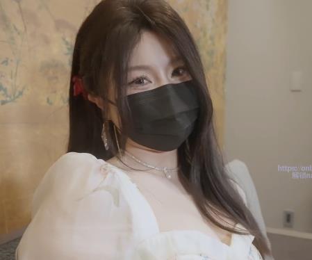 精选蜜汁尤物娜娜nana_taipei新作：女友J换自拍时长45分Q弹小馒头特写