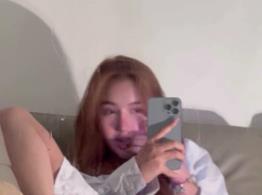 精选女神尤物自拍视频，时长8分钟，完美身材男友游戏车灯相貌