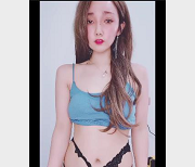 优质S妇毕加索视频集：高颜值御姐的逗趣神经（12V-6.9G）