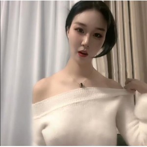 疯狂抖音美女户喻晓：高颜值视频作品精彩纷呈