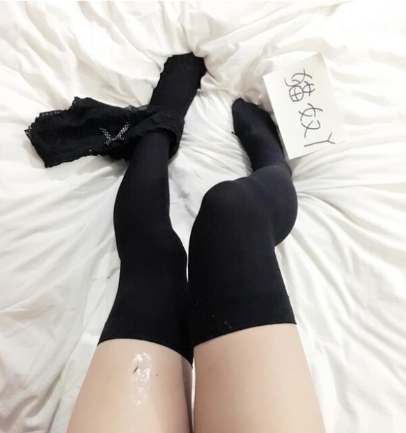 抖m罗莉:火爆幼齿高中妹有尺度作品