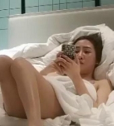 神似王鸥的高价边缘美女，拥有蜂腰翘臀和漂亮的馒头长腿，性格温柔甜美