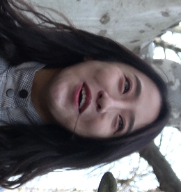 小姐姐穿着黑丝，携带MP4在百度盘上分享资源