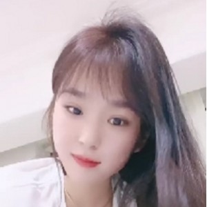 纯反差妹杨洋老壁灯自擦打粑粑2V2.02G百度盘