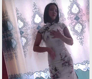 依云火爆82社区：网红小姐姐视频合集，挑战欲强，学习经验丰富