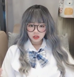 清纯卡哇伊妹子肉庄梦莉奶糖：丰富视频大小，甜美可爱自玩