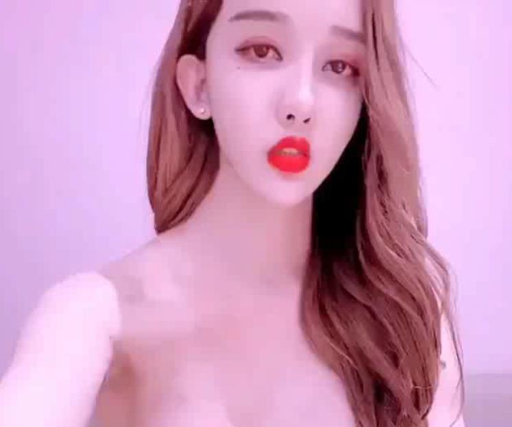 高能预警！TS女孩小妍自拍短资源，颜值身材无敌，车灯有点做最便宜