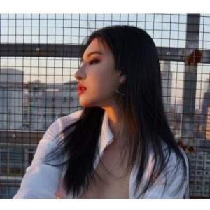 OF女Misty私拍合集火爆推特，23部视频+83张车衣图集让粉丝疯狂期待