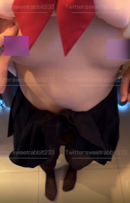 软萌兔兔酱自行打包：黑丝陪玩2V，1.7G，百度盘下载