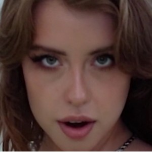 《P站搬运：纹身妹的暴力钢互动》