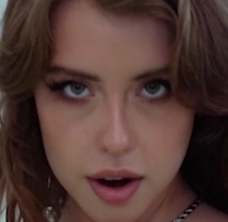 《P站搬运：纹身妹的暴力钢互动》