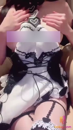 眼镜学生妹在飞机场大胆展现反差魅力，手机电视剧引发好奇（1V+216M）