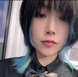 呈现出了小婷独特的魅力。这部视频被上传到百度盘上，让更多的人有机会欣赏到这个可爱又有趣的学生妹的展示。[转载搬运]反差光“阴”眼镜学生妹展示癖小小狗[210p+53v+8.10G][百度盘]绝对是您不容错过的一部精彩作品！