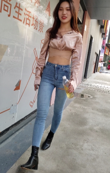 长腿翘臀美女小雨视频集，百度云8.7G资源