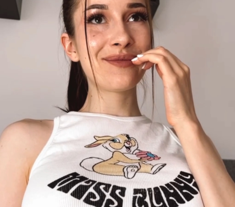 Yoursexwife合集：57个视频，198G妹子资源，手机下载，大洋马奶大pp大水多，15币，五一快乐