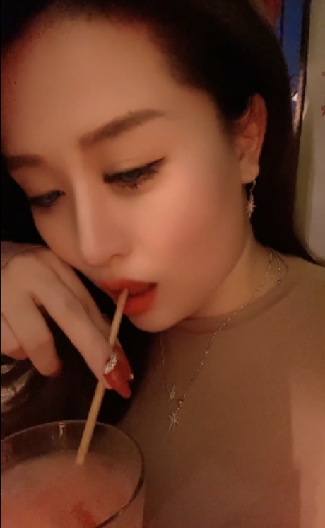 抖音狂欢！牛奶秋刀姨小学老师沉沦终极反差婊，3小时14分钟揭秘生活秘辛！