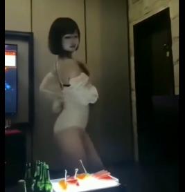 起享受KTV的快乐时光。快来观看这个优质暗黑KTV视频，与公主女神们一起畅游在短资源剪辑的世界吧！