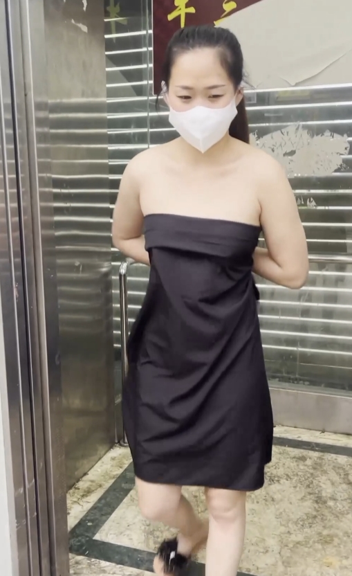 小小星户外展示：9v9g视频，精彩收藏在推特上