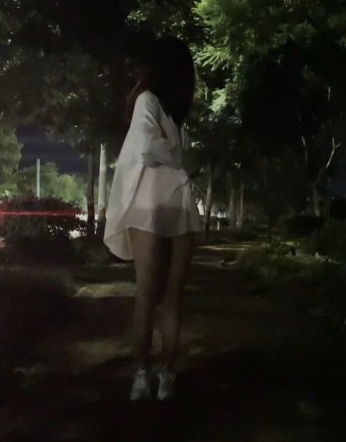 小小星户外展示：9v9g视频，精彩收藏在推特上