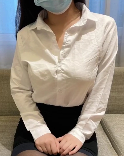 润色后的永久有效度盘！推特大罩杯妻子博主福利合集，V+28G巨骚视频一网打尽！润色后的内容：今天要向大家介绍一位备受推特关注的博主，她名叫kyara_sss。作为一位拥有超优质大罩杯身材的妻子，她成为了推特上的一颗耀眼明珠。她的福利大合集已经永久有效地存放在一个度盘中，共计超过V+28G的视频。虽然博主的外貌没有过多描述，但她的身材绝对是一个亮点。她的丰满球球令人目不转睛，让人难以抵挡。此外，