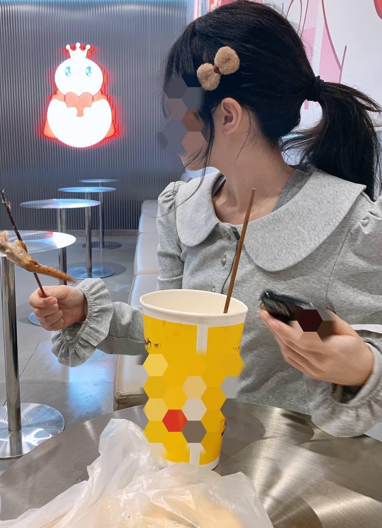 家庭温馨视频《海角剧情思考自己妹妹12v2.78g》收藏128