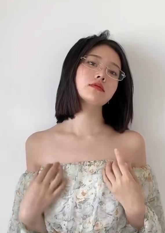 模特年年作品合集《104套32.7g》：百度和ED2K上可下载，收藏389