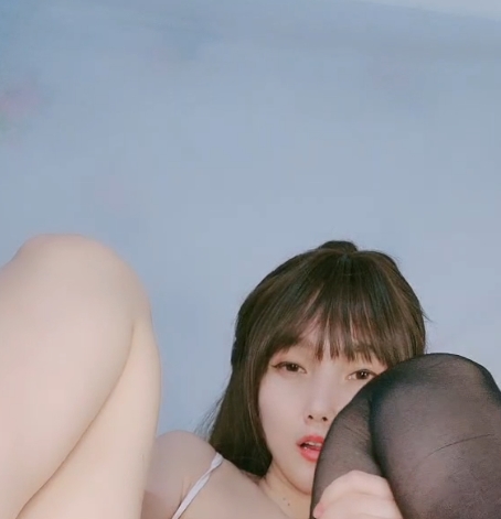 宿舍直播明星小英：粉红色服装，207次收藏，38v35g高清视频