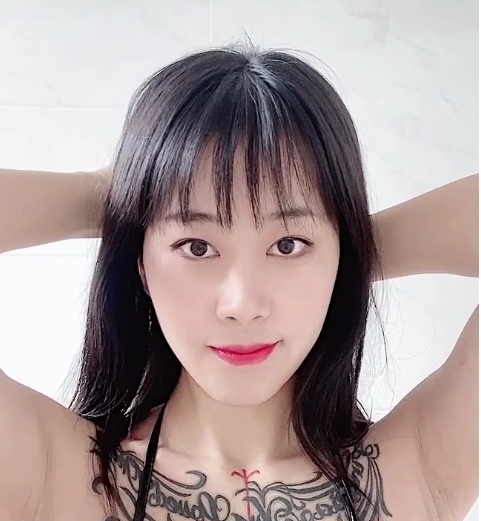 张贺玉：吃瓜自拍全收录，精彩不容错过！