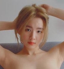 四眼金主玩弄人气网红模特儿许美仁，视频数量大受关注