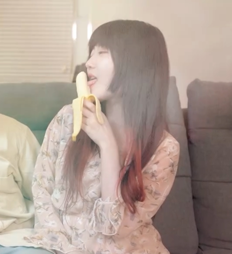 娜(璃奈酱)83v49.5g合集是一份不可多得的收藏，展示了沈娜娜多样的魅力和风格。无论是她的清新形象还是优雅气质，这些视频都能让人感受到她的独特魅力。如果你是她的忠实粉丝，那么这个合集绝对是你不容错过的宝藏！