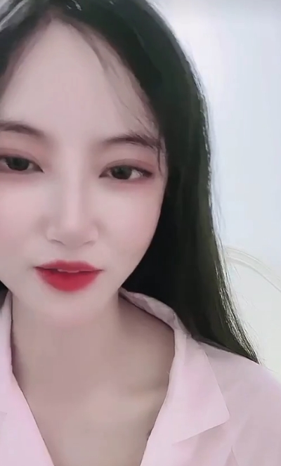 疯狂抖音外篇：神通美女方茴热舞露屁诱惑，颜值惊艳！