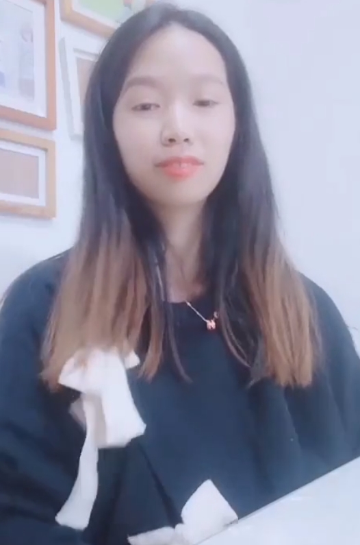 疯狂抖音美女有尺度无下限作死展示裤裤[97V+3.54G+百度盘]