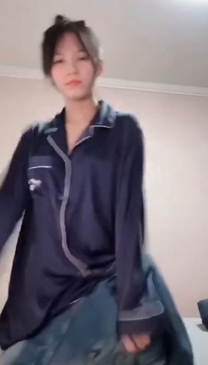 疯狂抖音美女有尺度无下限作死展示裤裤[97V+3.54G+百度盘]