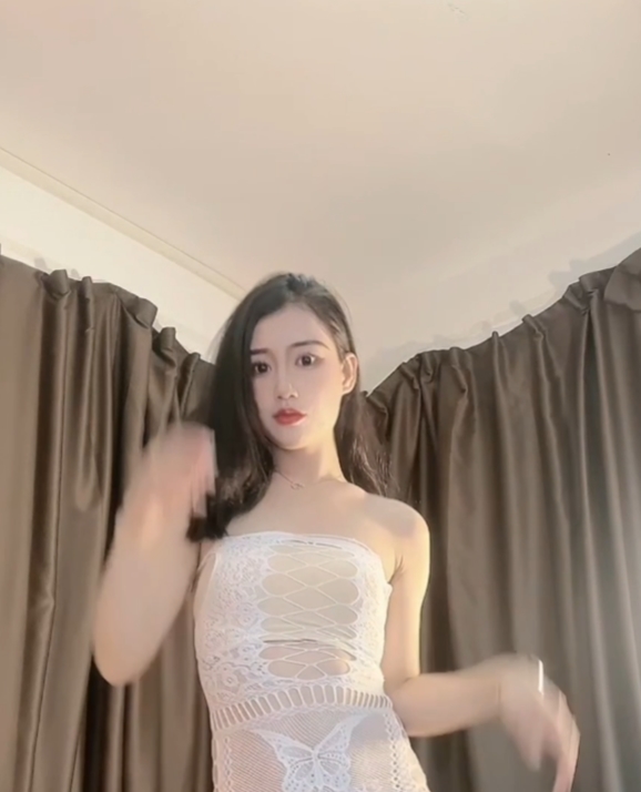 《冷墨墨高颜值主播定制舞蹈首发！1.44G高清视频震撼上线，19分27秒细节呈现》