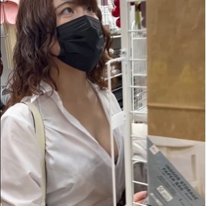 初瑞雪街头模拟拍摄视频集，清新青春吸引眼球