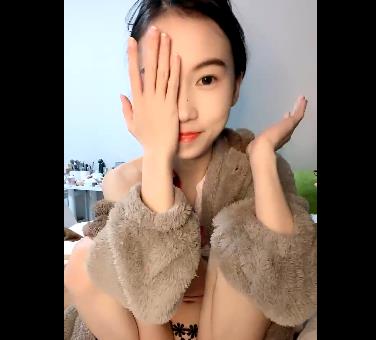 推特清纯女神生椰拿铁最新合集5V2.9G，无保护措施委屈下水